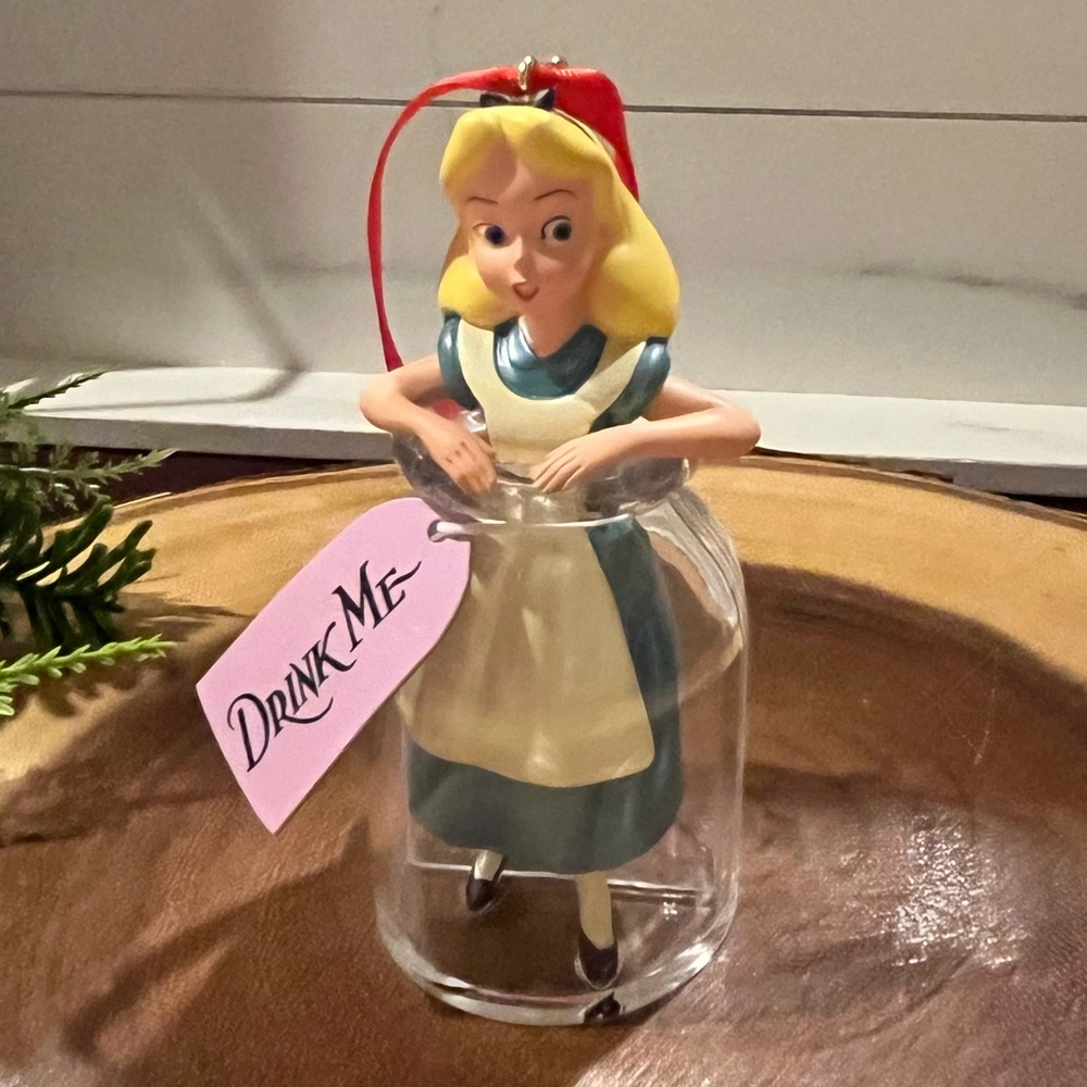 ✨ Disney Alice in Wonderland Sketchbook Ornament ✨
